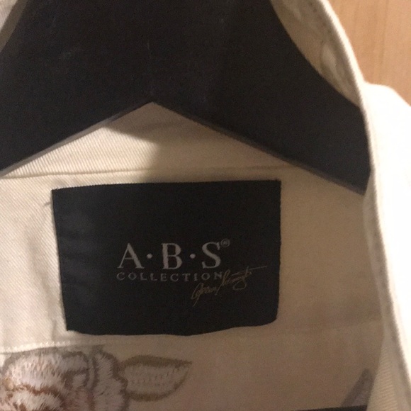 Blazer - Picture 4 of 7